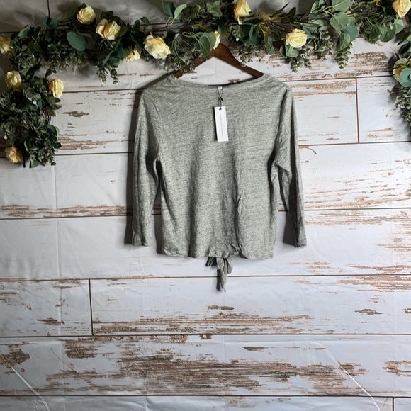 Women's Cupcakes and Cashmere Long Sleeve Gray Knotted Linen Top - Picture 2 of 2
